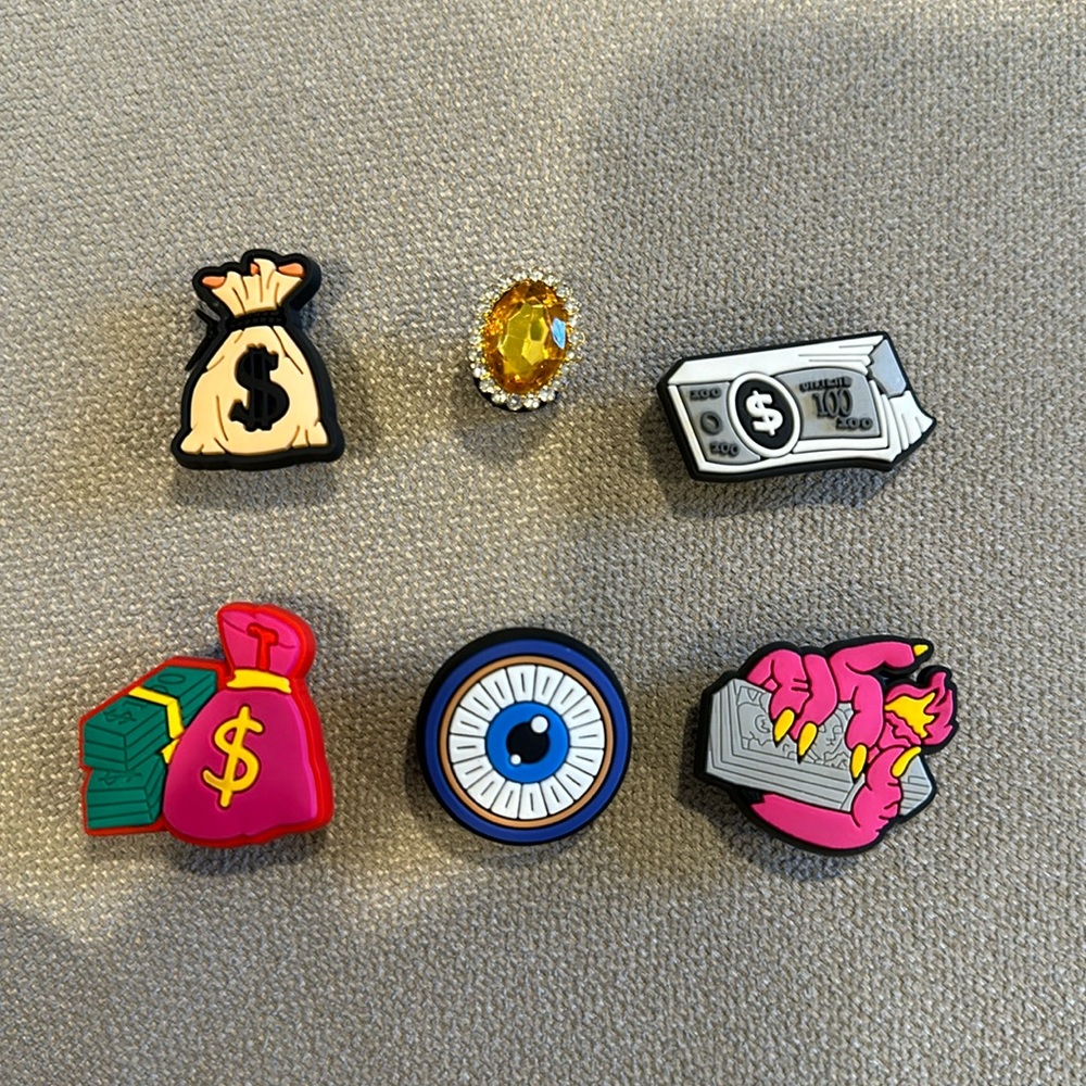 Crocs jibbetz new 6 charmz $$$$$